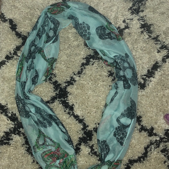 NWOT AWESOME SKULL COWL...it’s one of a kind 👆🏻 - Picture 5 of 7